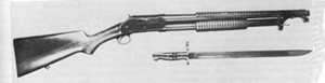 Winchester m12 trench shotgun con bayoneta