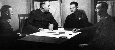 Vóronov (segundo empezando por la izquierda) en los interrogatorios a Von Paulus tras la rendición del 6º ejército en Stalingrado