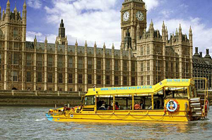Imagen de un servicio de botes turísticos en la ciudad de Londres - cortesía Wikipedia