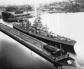 El Prinz Eugen fotografiado en el Canal de Panamá cuando lo cruzaba a su destino final - Imagen de Dominio Público