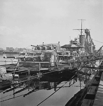 El Köln fotografiado en Wilhelmhaven después de su hundimiento - Imagen de Dominio Público