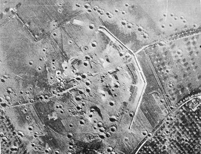 Vista aérea de la batería Merville - imagen de dominio público