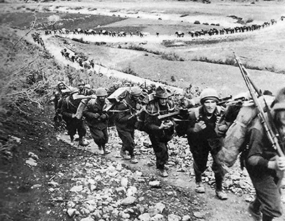 Soldado de la división Alpini (una de las mejores unidades italianas) en ruta hacia Grecia en octubre de 1940 - Imagen de dominio público