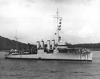 El HMS Campbeltown antes de su transformacin; la fotografa es del USS Buchanan que era el nombre del Campbeltown cuando este estaba al servicio de los EE.UU. - foto de dominio pblico del Naval Historical Center