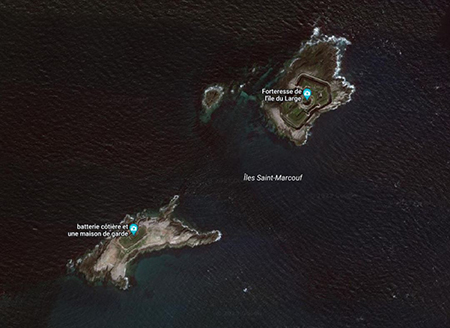Fotografía aérea de las Islas Saint-Marcouf. Imagen de Google ©2023 CNES/Airbus, Maxar Technologies.