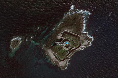 Fotografía aérea de la isla du Large para la planificación de la misión. Imagen de Google ©2023 Maxar Technologies.