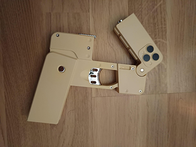 Smartphone pistola. Foto del autor