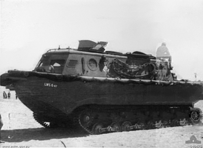 Un Landwasserschlepper en el camino a Tobruck. Imagen de dominio pblico tomada por las tropas australianas.