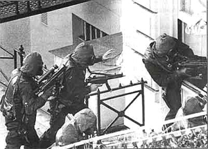 Los SAS asaltando la Embajada Iraní