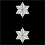 Teniente: dos estrellas de plata de seis puntas Tienen a sus rdenes el mando de una centuria o escuadron, aproximadamente cien infantes ms mandos asociados. Cada centuria est compuesta de tres decurias. 